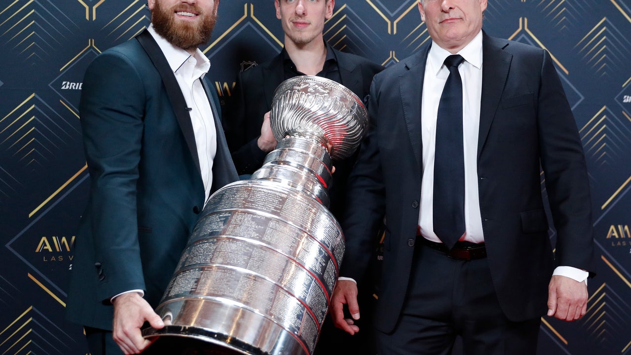 Tampa Bay's Nikita Kucherov wins Hart, Lindsay at NHL Awards